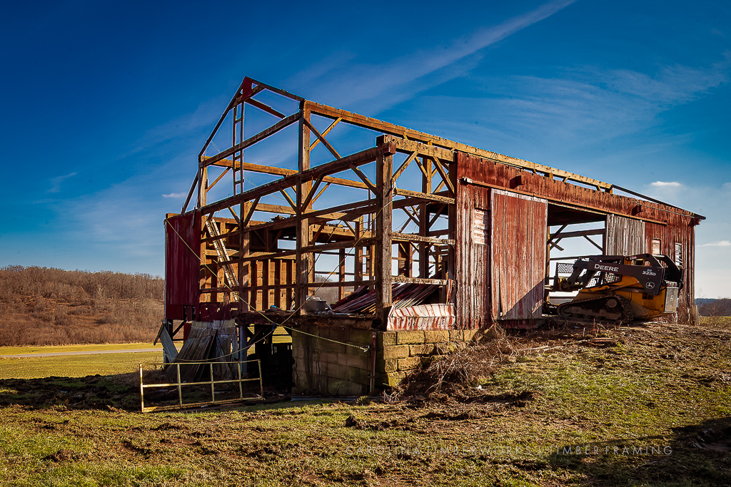 Reclaimed timber frame barn using hand hewn beams